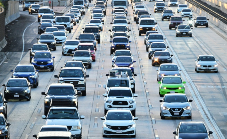 les etats-unis durcissent les normes d'émissions des voitures pour passer à l'électrique