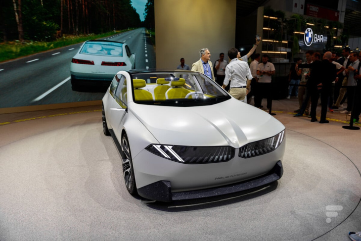 on a vu la future voiture électrique de bmw avec son autonomie xxl et une recharge ultra-rapide