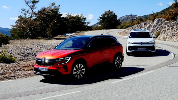 Volkswagen Tiguan vs. Renault Austral: le match des hybrides cœur de gamme (comparatif vidéo)
