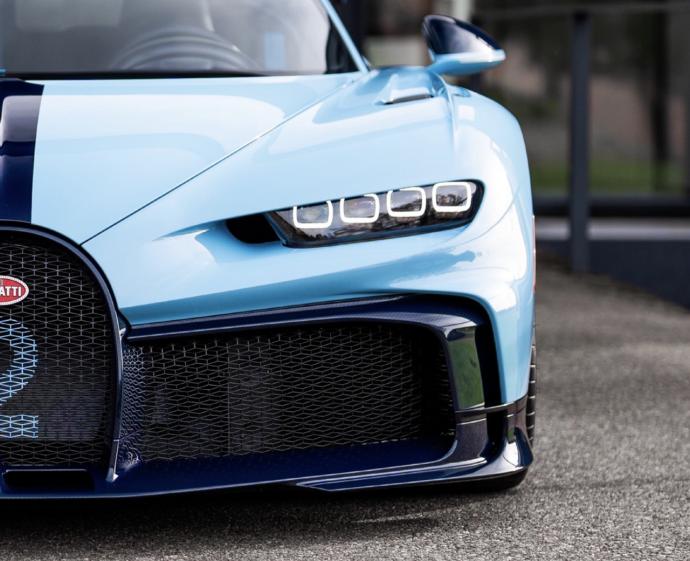Bugatti dévoile une très belle Chiron Pur Sport habillée de carbone bleu !
