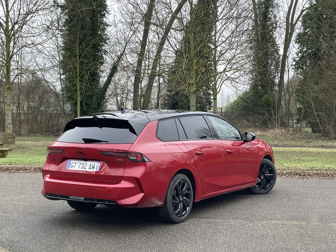 Opel Astra ST 1.6 Hybrid 180 ch (2024) : que vaut la seule motorisation hybride rechargeable ? (Essai)