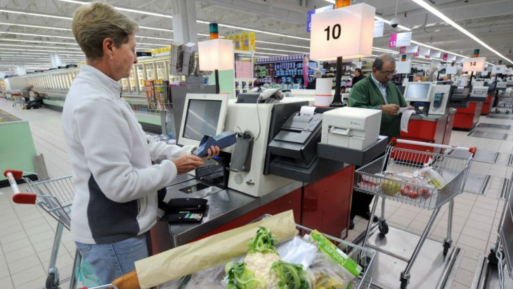 caisses automatiques: pourquoi des supermarchés font marche arrière