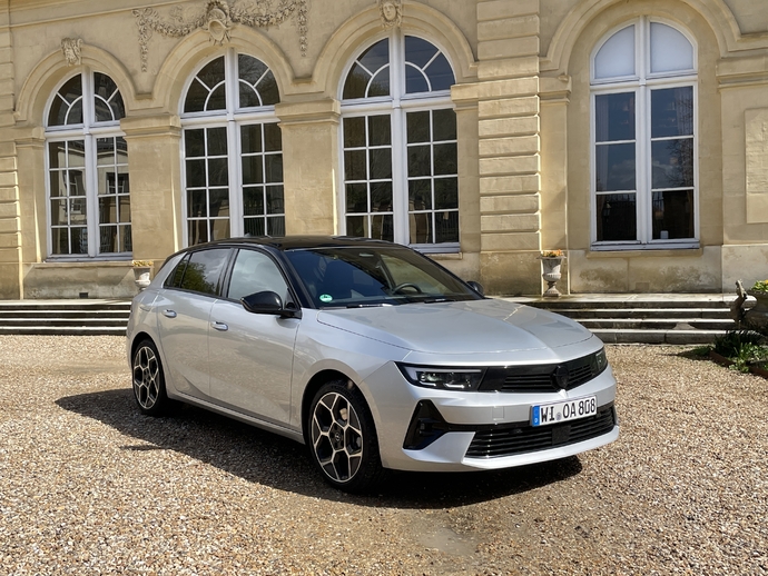 Opel Astra Hybrid 136 (2024) : l'essence au prix du diesel (Essai)
