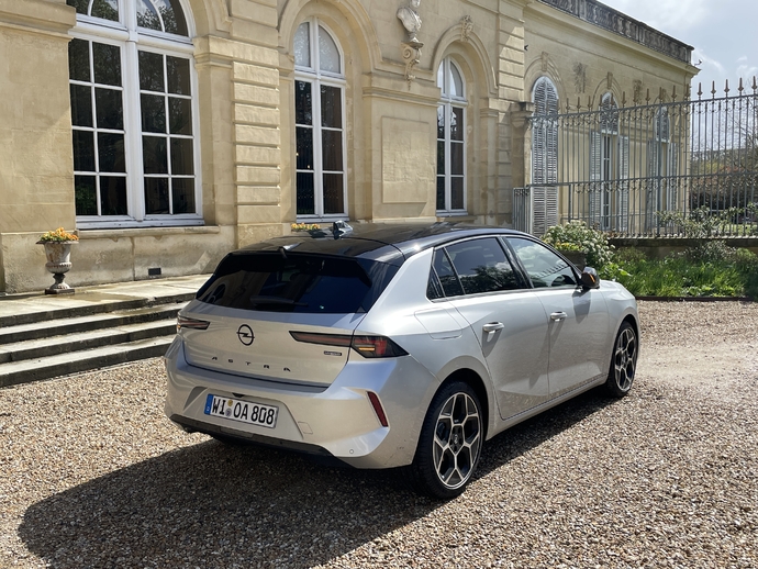 Opel Astra Hybrid 136 (2024) : l'essence au prix du diesel (Essai)