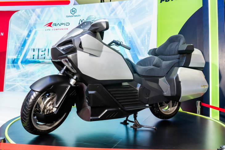 voici la moto électrique avec la plus grande autonomie au monde : plus de 700 km
