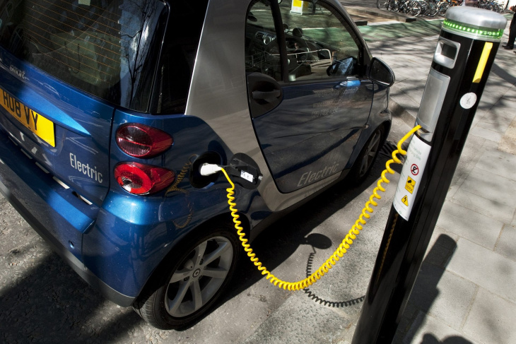 la ruée vers les voitures électriques est-elle une fausse bonne idée ?