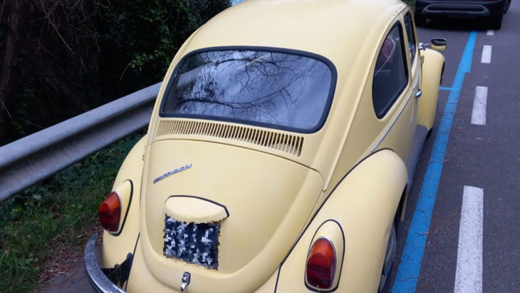 une voiture qui a marqué une époque : les photos du sympathique modèle jaune