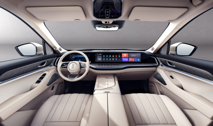 android, cette voiture intègre un écran géant et un frigo avec un confort totalement hors normes