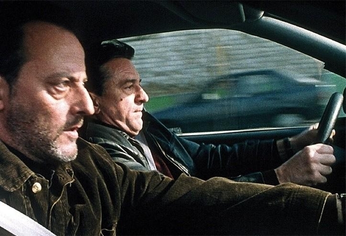 Jean Reno et Robert de Niro en Peugeot 406 à contresens sur le périf.