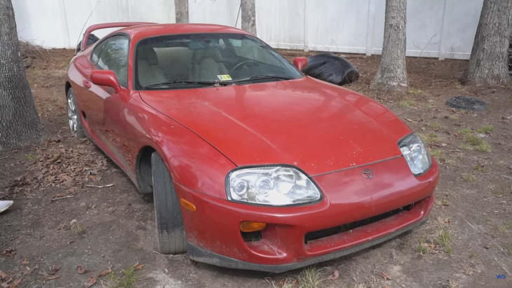 Cette Toyota Supra retrouve son éclat d'antan après avoir passé 14 ans dans un jardin