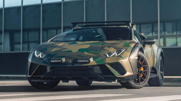 La Lamborghini Huracan Sterrato a l'air encore plus baroudeuse en camouflage