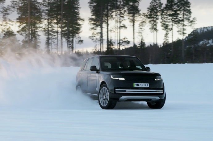 Le Range Rover Electric en test dans le grand froid