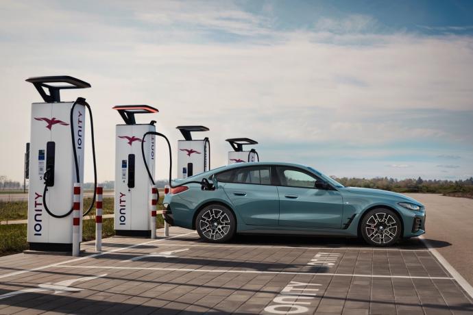 BMW Série 4 Gran Coupé et i4 : un restylage symbolique mais bienvenu !