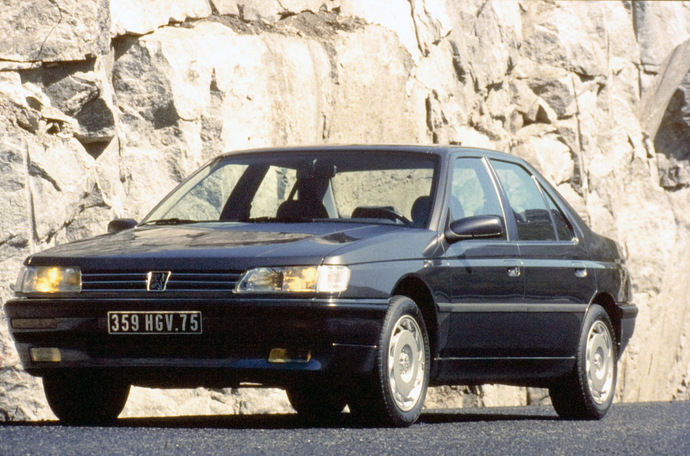 La Peugeot 605 SV24 avait fière allure lors de son lancement à l'été 1989.