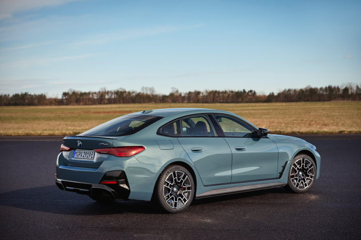 BMW augmente (légèrement) l’autonomie de sa i4 électrique restylée pour mieux concurrencer la Tesla Model 3