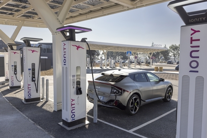 ,Pour permettre le déploiement optimal de véhicules électriques les réseaux de recharge doivent être multipliés par six d'ici 2035