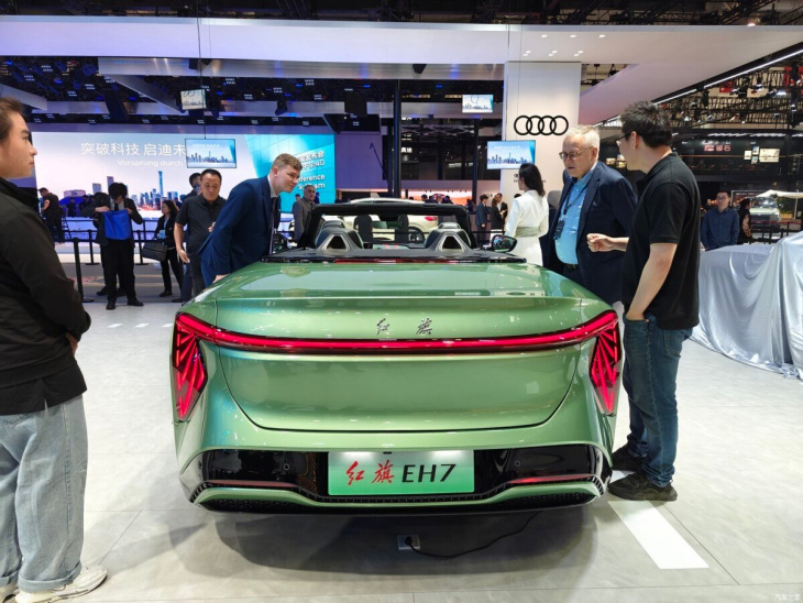 800 km d’autonomie pour l’un des premiers cabriolet électrique au monde, qui se « recharge » en moins de 5 minutes