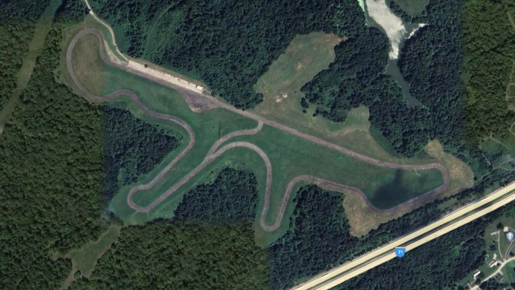 nous avons trouvé 10 autres circuits de course abandonnés sur google earth
