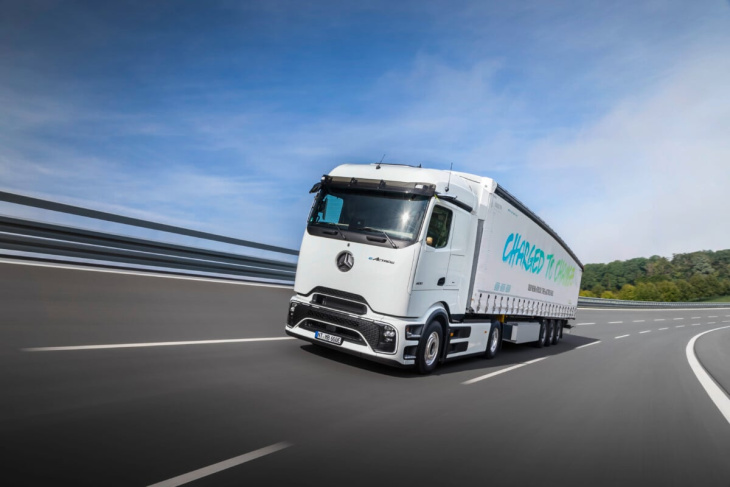 “plus de 1000 km par jour” : mercedes prouve que le camion électrique est aussi rapide que le diesel sur longue distance