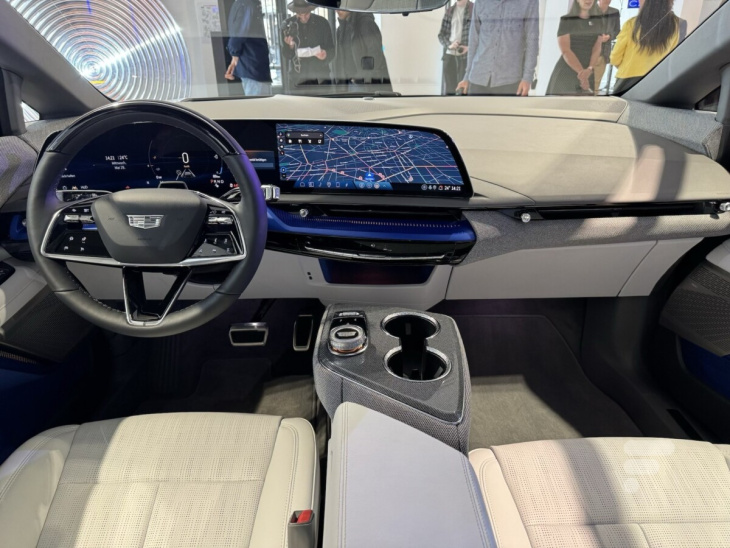 android, on est montés à bord du cadillac optiq, une alléchante voiture électrique sous android automotive vendue en france