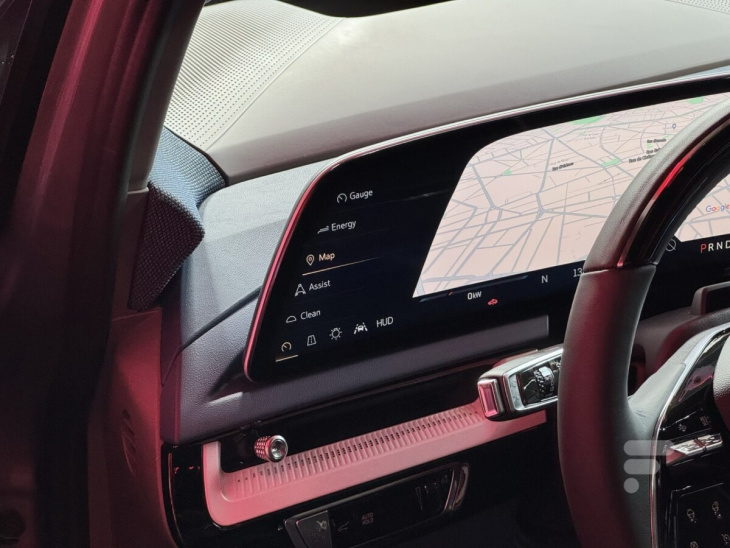 android, on est montés à bord du cadillac optiq, une alléchante voiture électrique sous android automotive vendue en france