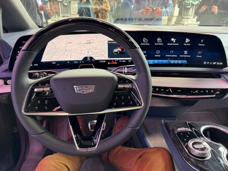 android, on est montés à bord du cadillac optiq, une alléchante voiture électrique sous android automotive vendue en france