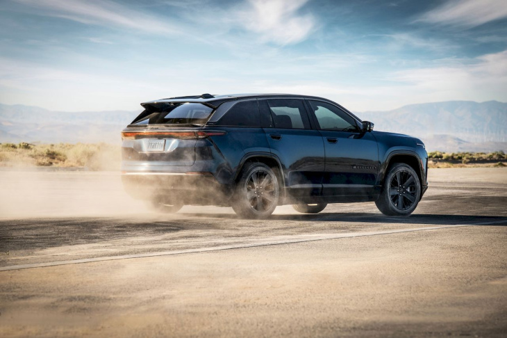 voici la nouvelle voiture électrique de jeep avec ses performances décoiffantes qui arrive en europe