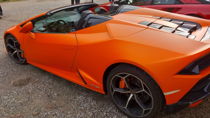 les photos de la lamborghini huracán, un vrai bolide orange