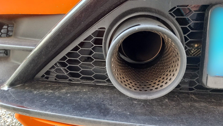 les photos de la lamborghini huracán, un vrai bolide orange