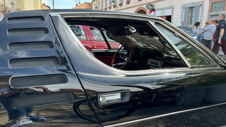les photos d'une rare et belle alfa romeo montreal : une voiture impressionnante