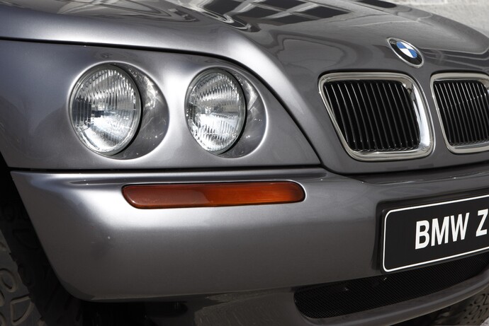 L'ensemble capot, calandre et masque d'optique a un arrière-goût de BMW Z3.
