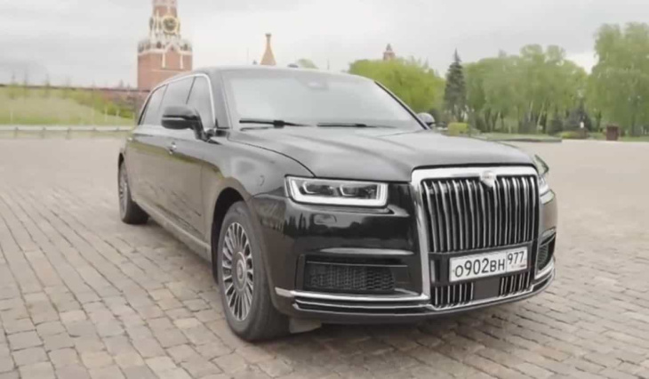 aurus senat : la limousine de luxe surnommée ‘rolls-royce russe’ accompagne poutine pour un nouveau mandat