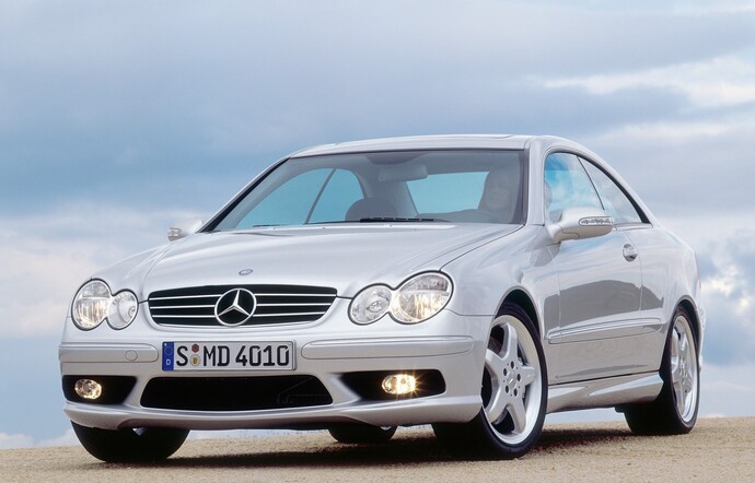 Vous voulez un coupé racé, discret et très performant ? Le Mercedes CLK AMG, ici en 2002, est fait pour vous !