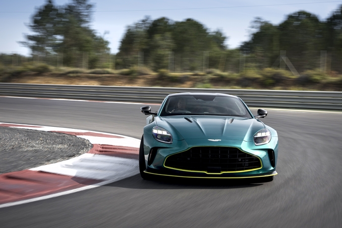 Aston Martin Vantage (2024) : pas que de la gueule (Essai)