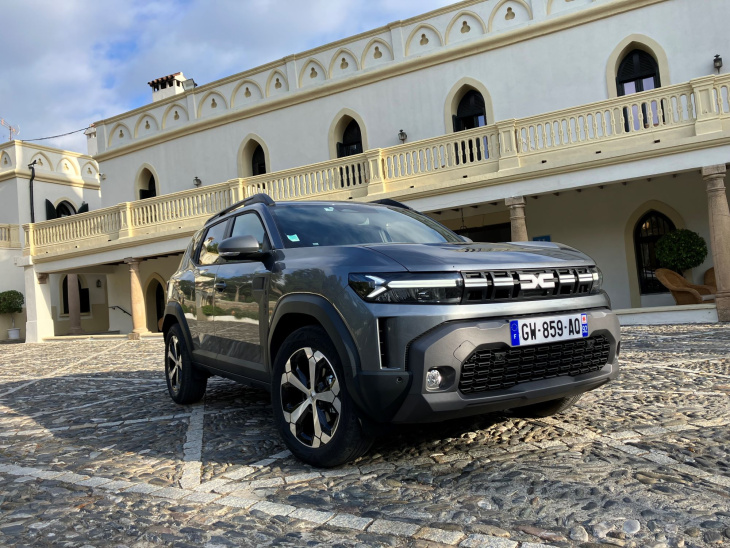 Fiche technique Dacia Duster (Journey) : caractéristiques, motorisations, prix