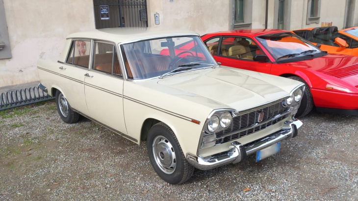 fiat 2300, une voiture de riches : les photos d'un splendide exemplaire