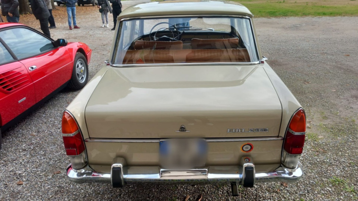 fiat 2300, une voiture de riches : les photos d'un splendide exemplaire