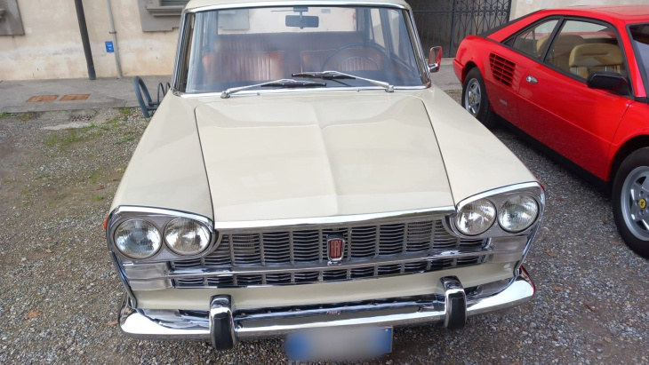 fiat 2300, une voiture de riches : les photos d'un splendide exemplaire