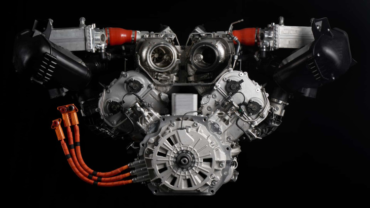 lamborghini, voici l’étrange v8 de la nouvelle lamborghini hybride