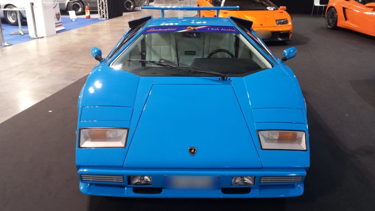 lamborghini countach : les photos d'une voiture au nom particulier