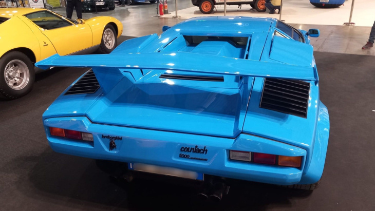 lamborghini countach : les photos d'une voiture au nom particulier