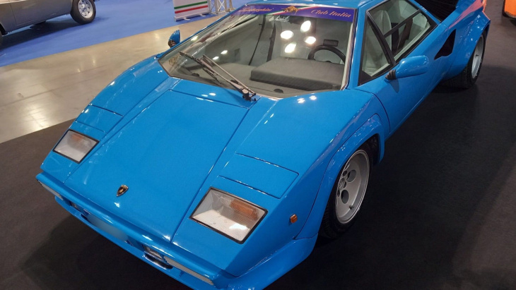 lamborghini countach : les photos d'une voiture au nom particulier