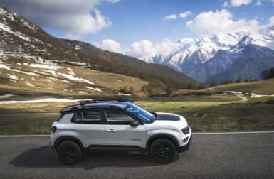 jeep avenger 4xe : un moteur électrique en plus pour avoir quatre roues motrices