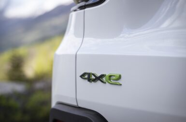 jeep avenger 4xe : un moteur électrique en plus pour avoir quatre roues motrices