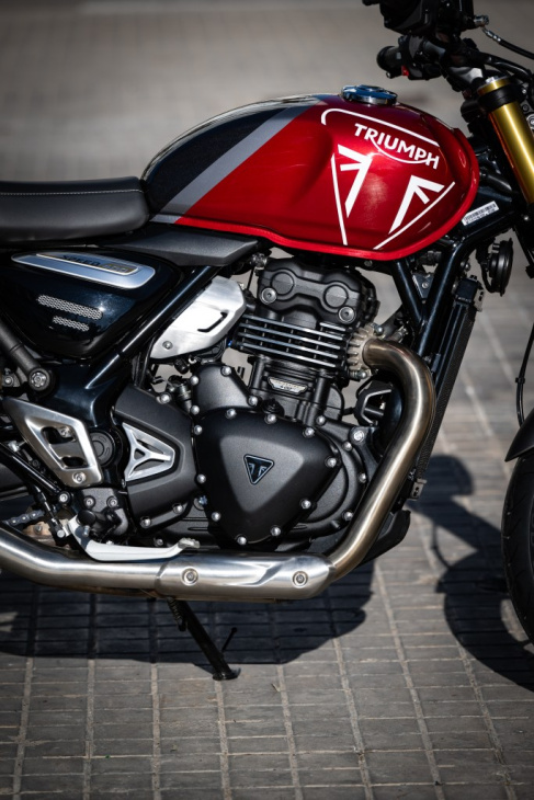 une nouvelle triumph 400 arrive bientôt. mini trail, mini daytona, ou mini thruxton ?