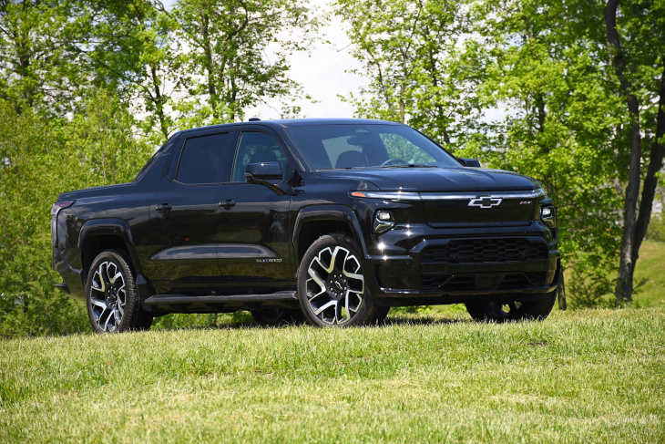 premier essai chevrolet silverado ev rst 2024 : un verre à moitié plein