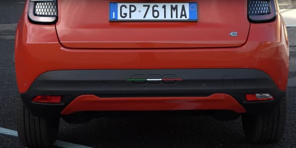 fiat retire les drapeaux italiens de sa 600 produite en pologne