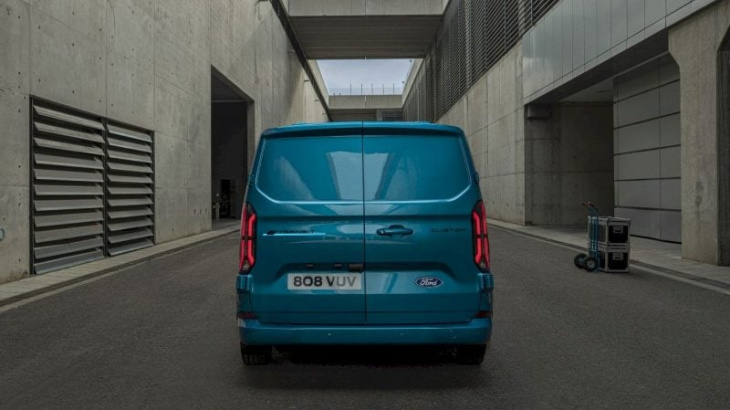 ford, transit, android, ford e-transit custom : le fourgon le plus vendu en europe passe à l’électrique