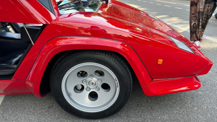 lamborghini countach : les photos d'un bolide pouvant atteindre 290 km/h