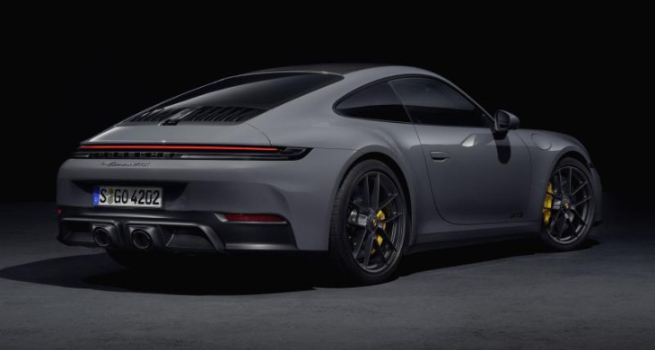 porsche 911 restylée : toutes les infos sur le coupé retouché et sa nouvelle motorisation hybride !